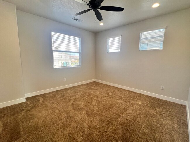 Photo - 843 American Beech Ln
