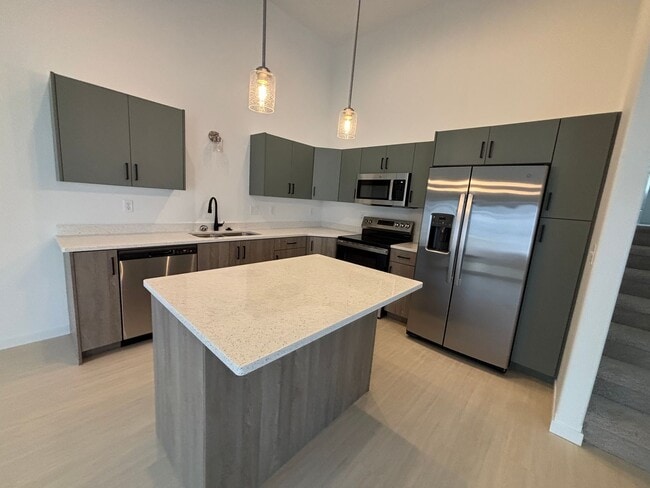 Building Photo - 3 Bed 3 Bath Townhome