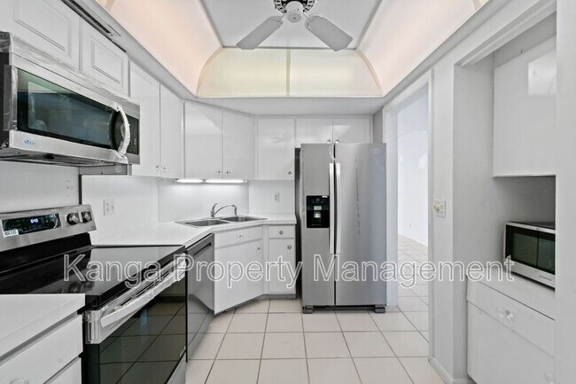 Photo - 2425 Presidential Way Unidad #801