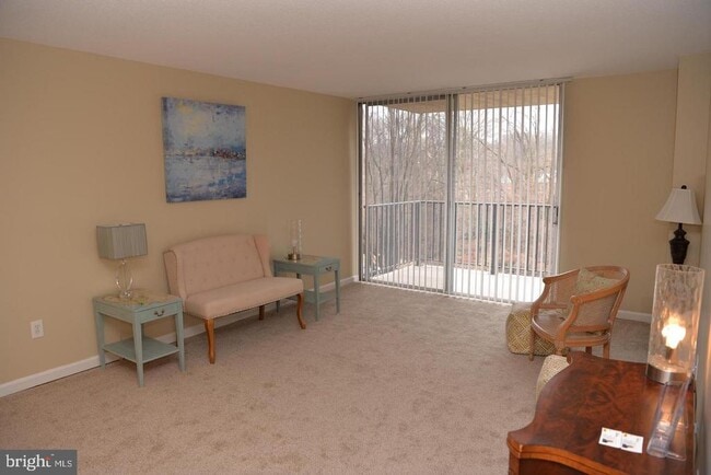 Building Photo - 4600 S Four Mile Run Dr Unit 106