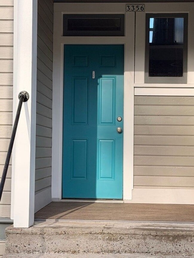 Building Photo - 3356/3372/3376 Franklin Ave. Unit 3356 Franklin Ave.