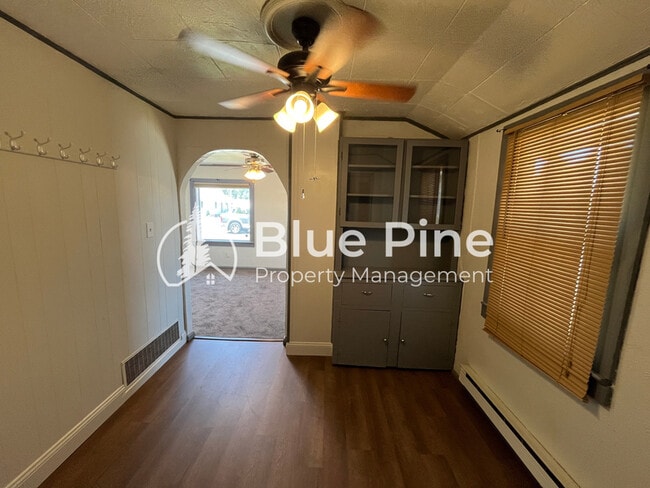 Photo - 498 E 17th St
