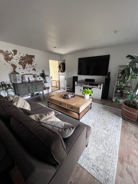 Photo - 1676 Maple Ave Unidad 27