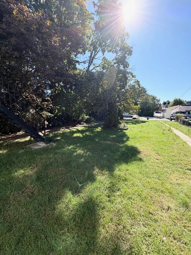 Photo - 1422 W Philadelphia St Apartment Unit 3