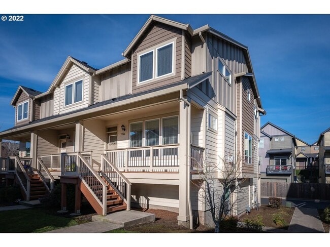 Building Photo - 4 Bedroom Home near Orenco Station!!