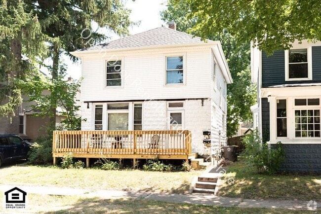 Building Photo - 1111 1/2 Maple Rental