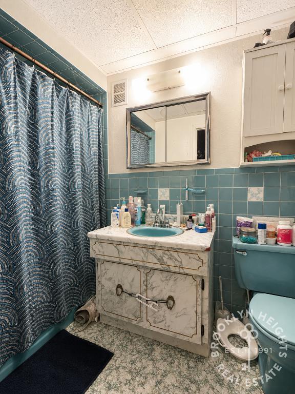 Photo - Floor-Through 1BR + Den – Top Floor Brownstone – Sun-Filled – Prime Location
