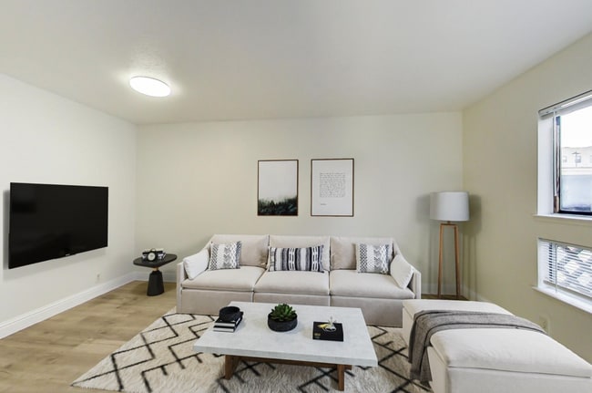Building Photo - 1421 38th Ave Unit B Rental