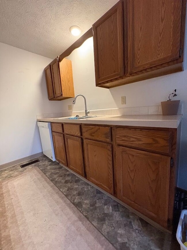 Photo - 4646 Castlebar St NW Unit 4648