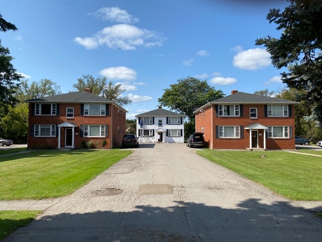 Building Photo - 6066 Transit Rd Unit 4