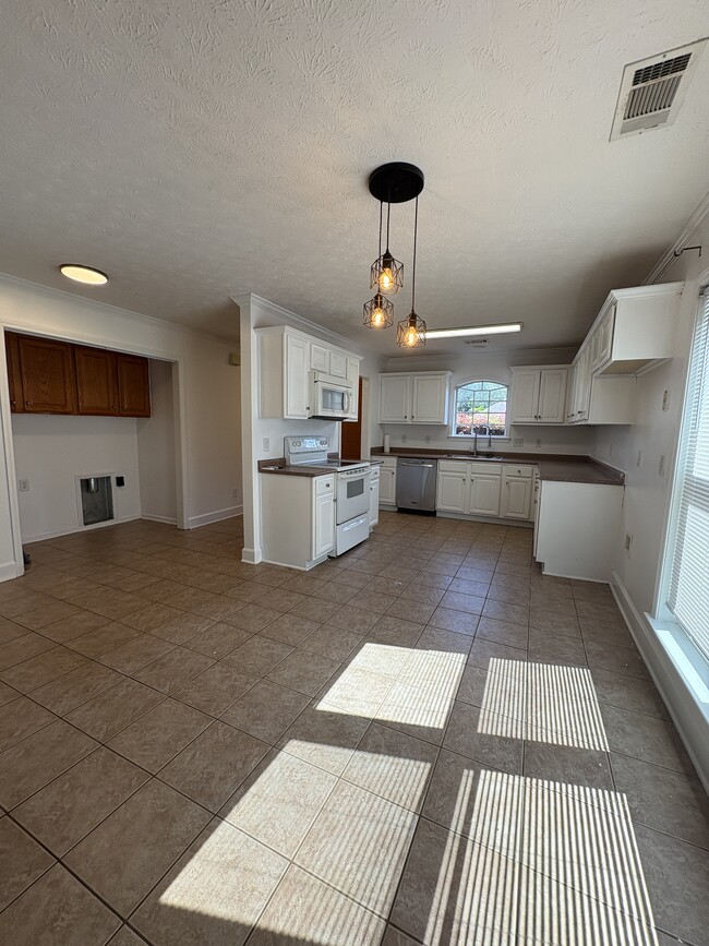 Photo - 143 Ridgeview Dr