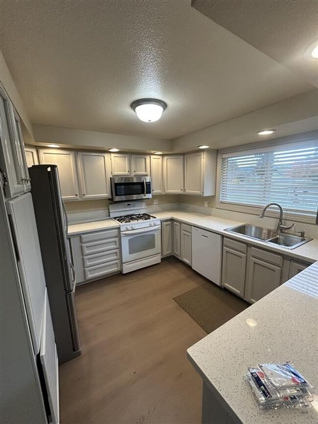 Photo - 209 E 3rd St Unidad 209 E. 3rd St.