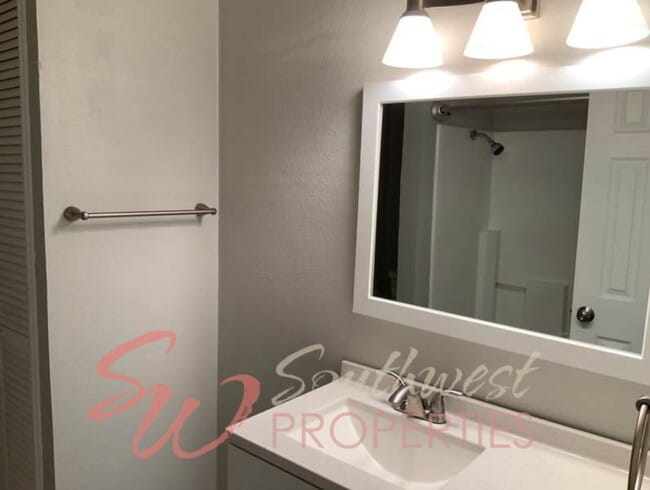 Photo - Private Studio-Style Unit with Large Fenced Backyard Unidad 101