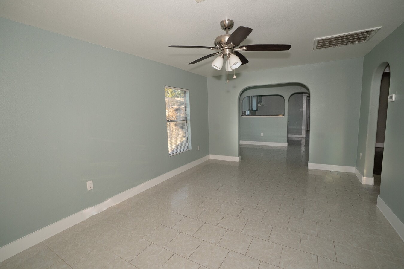 Photo - 4826 Bristol St