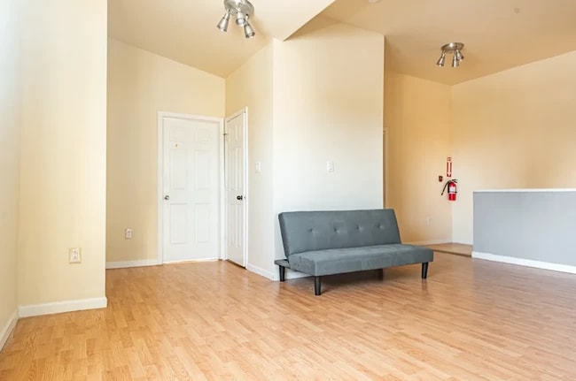 Photo - 1517 N 15th St Apartments Unit 3F-Room for rent