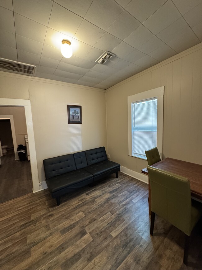 Futon - 914 Mulberry St