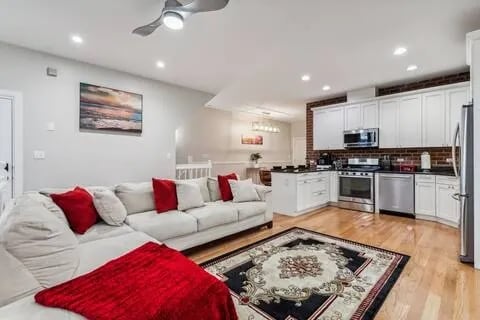 Building Photo - 3935 S Wells St Unit #1