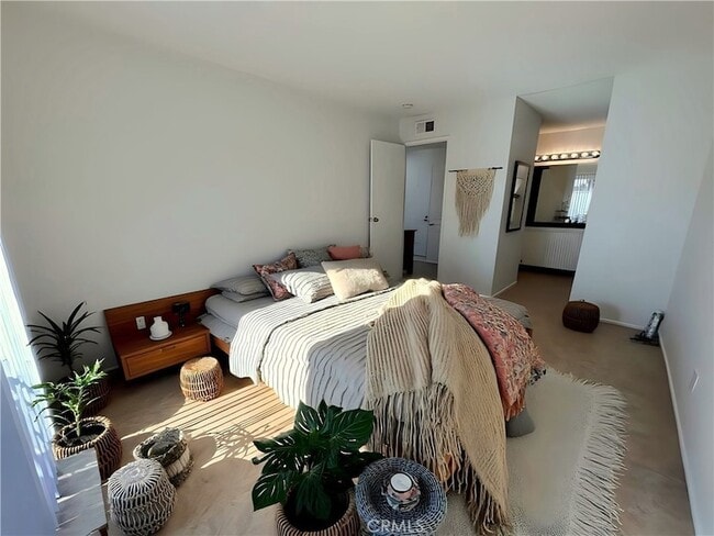 Building Photo - 51049 Eisenhower Dr Unit 7