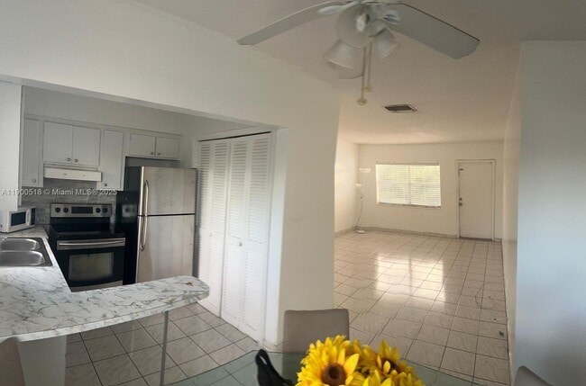 Photo - 2420 Johnson St Unidad 303