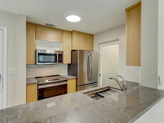 Photo - 1074 Peachtree Walk NE Unit Peachtree Walk Condominums