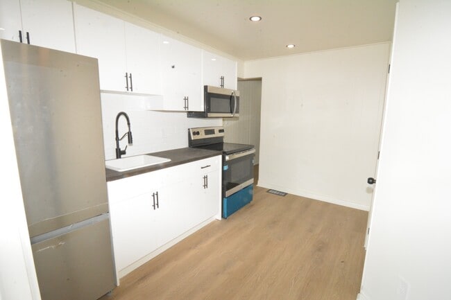 Building Photo - 19 Wellington St Unit B1