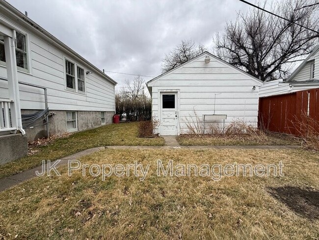 Photo - 115 16th St N