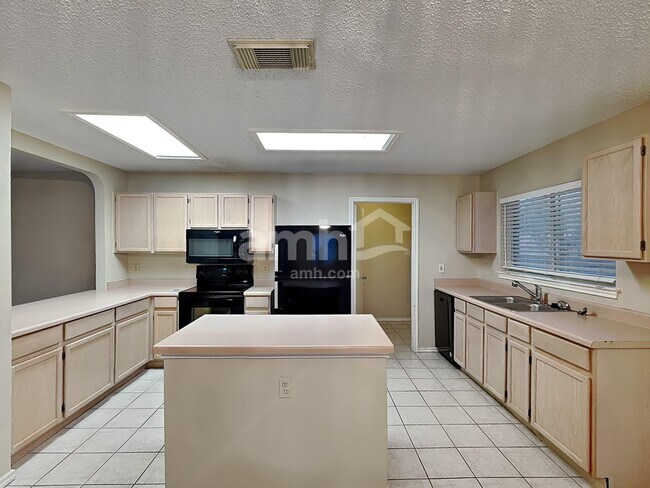 Photo - 6322 Regency Ct