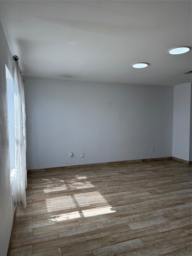 Photo - 20110 Mountain Dale Dr