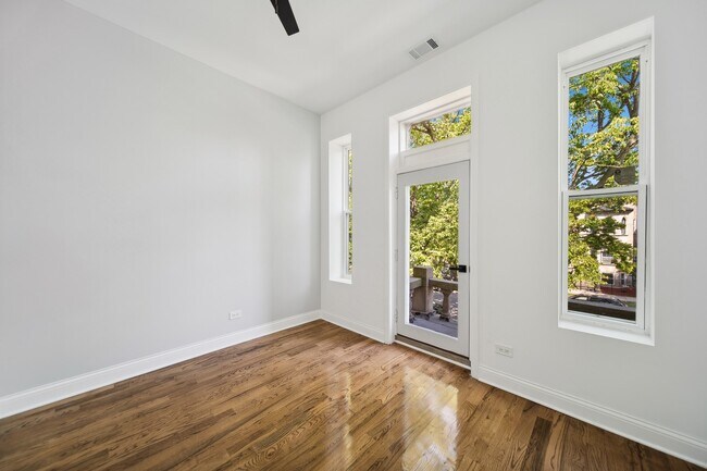 Photo - 3217 W Fulton Blvd Unidad 2