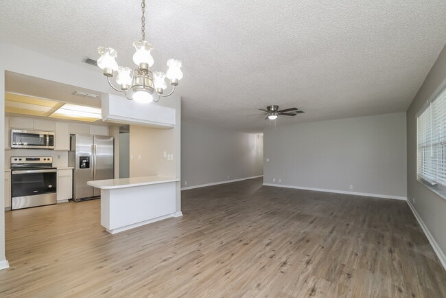 Photo - 705 Canberra Rd