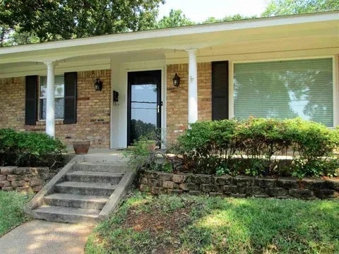 Building Photo - 1002 Clyde Dr Rental