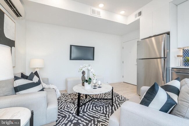 Photo - 1131-39 N Front St Unit 302