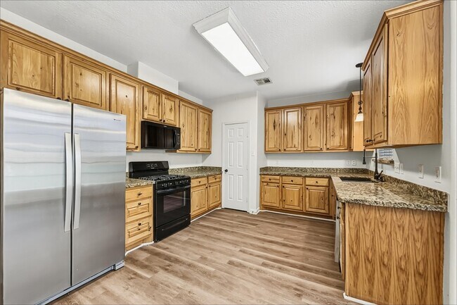 Photo - 10917 Spruce Dr S