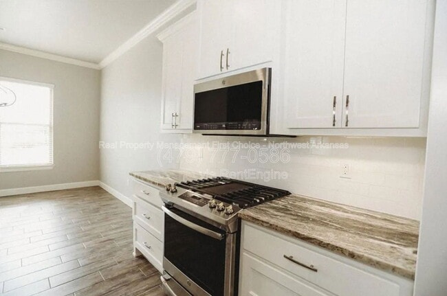 Photo - 1411 Sweetbriar Way