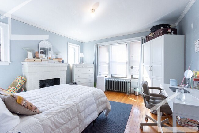 Photo - Amazing 3 bed 1 bed in Fenway... NICELY PRICED... SEPT 1st Move in