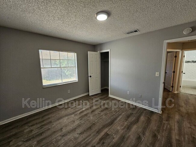 Photo - 1041 N Brunnell Pkwy