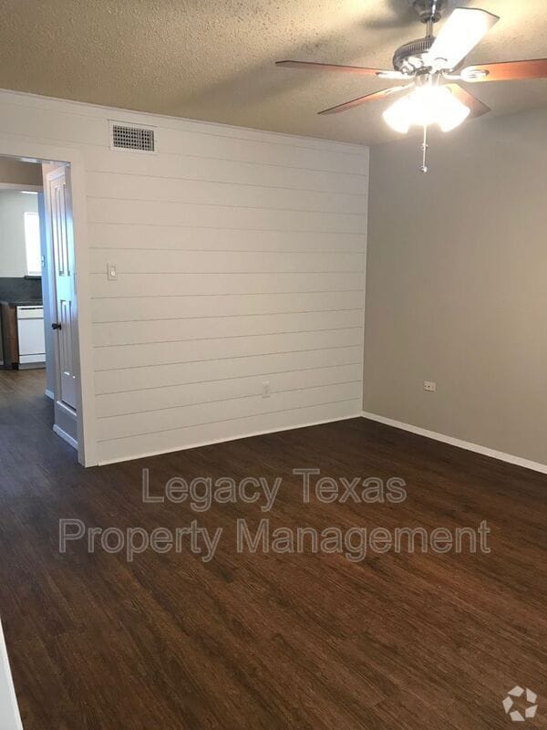 Building Photo - 1407 Courtney Pl Rental
