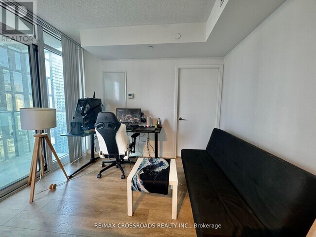 Photo - 50 Wellesley St E Unité 3711