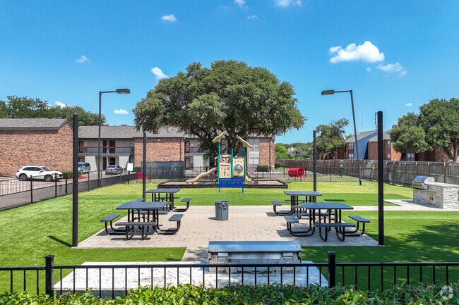 Grilling Area - The Place at Briarcrest