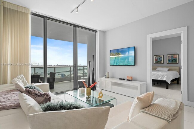 Building Photo - 900 Biscayne Blvd Unit 2408