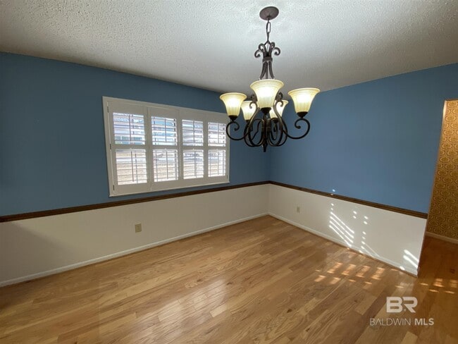 Photo - 22022 Nelson St