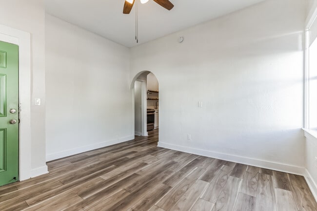 Flamingo Park - Apartment