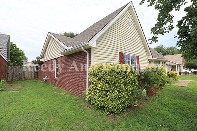 Photo - 5961 Kentwood Dr