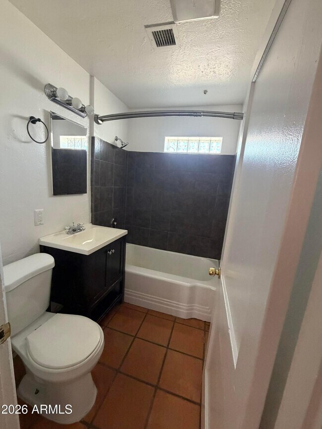 Photo - 712 W Taylor St Unit Apt 2