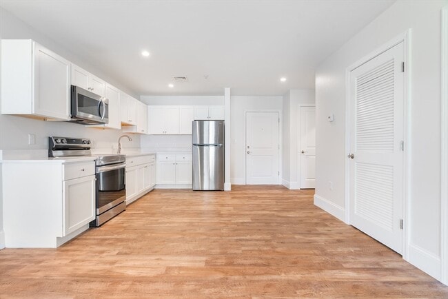 Building Photo - 21 Paul Francis Way Unit 21