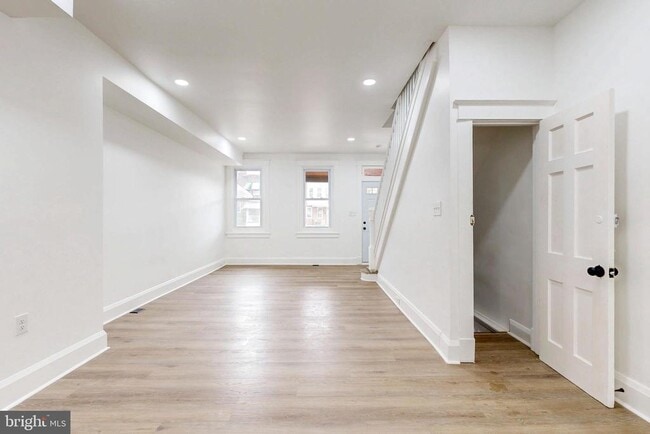 Photo - 2320 W Lexington St