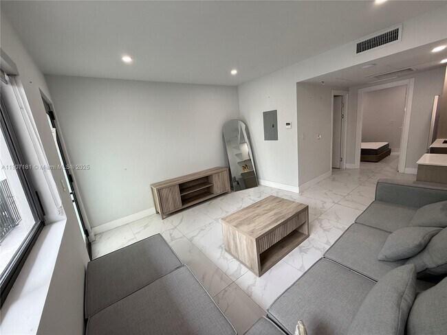 Photo - 944 Jefferson Ave Unit 11