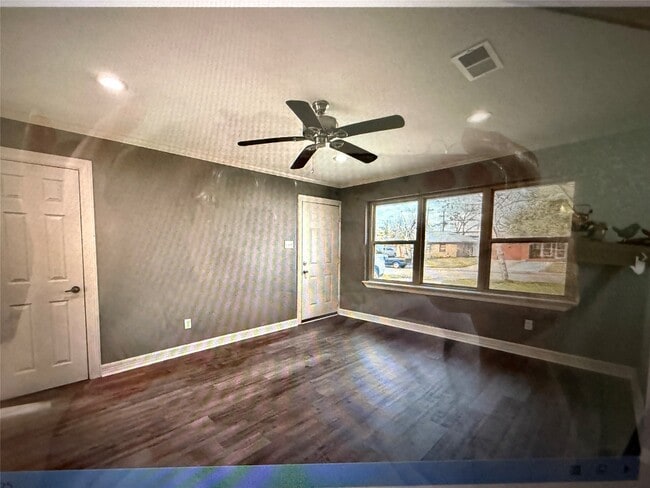 Photo - 104 Mimosa St