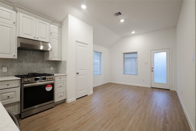 Photo - 27011 Aurora Gdn Ln