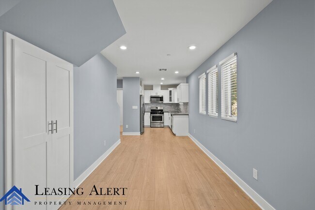 1957 1/2 Vista Del Mar Ave